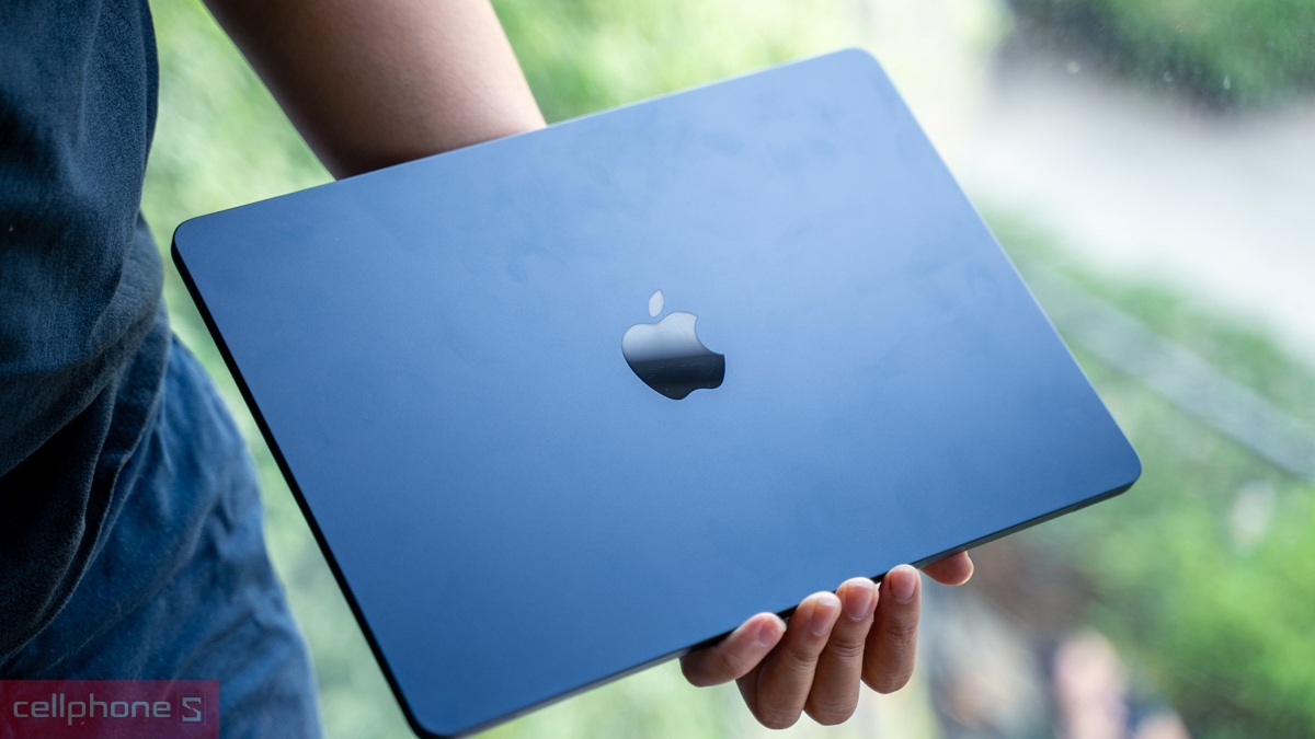 MacBook Air M3 cũ duy trì thiết kế đặc trưng và ngoại hình liền lạc 