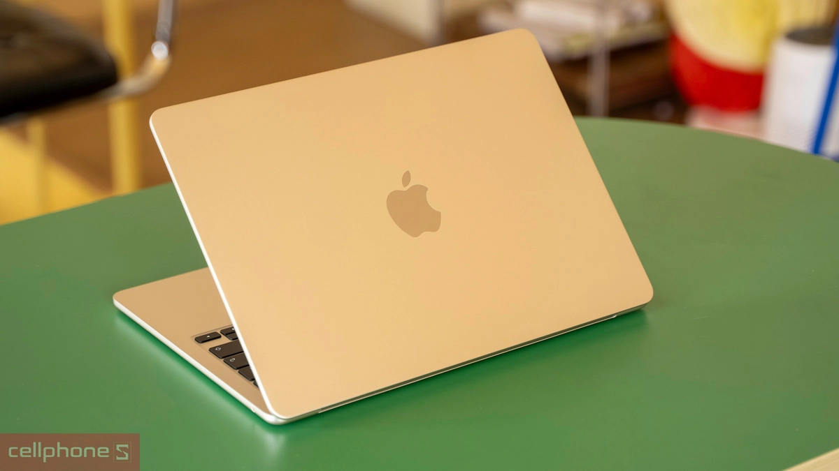 MacBook Air M5 cũ giữ thiết kế nhôm nguyên khối mỏng nhẹ