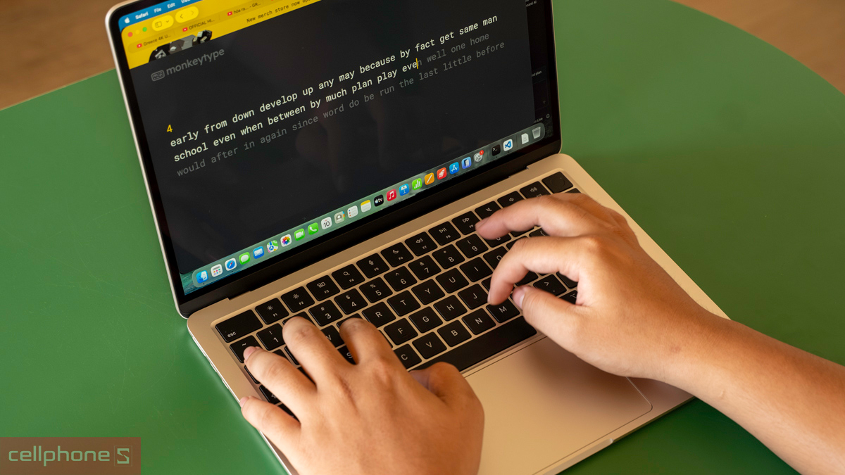 MacBook Air M5 cũ xử lý tác vụ mượt mà nhờ chip M5