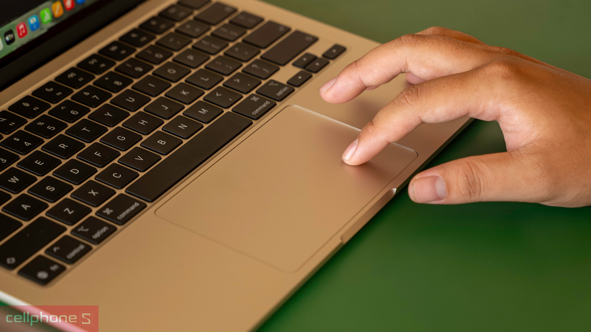 MacBook Air M5 cũ có ngoại hình đẹp sau thời gian sử dụng