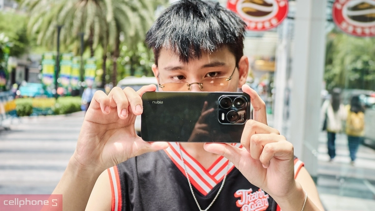 Điện thoại Nubia cũ trầy xước