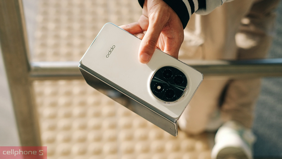 Ngoại hình OPPO Find N5 cũ xước cấn