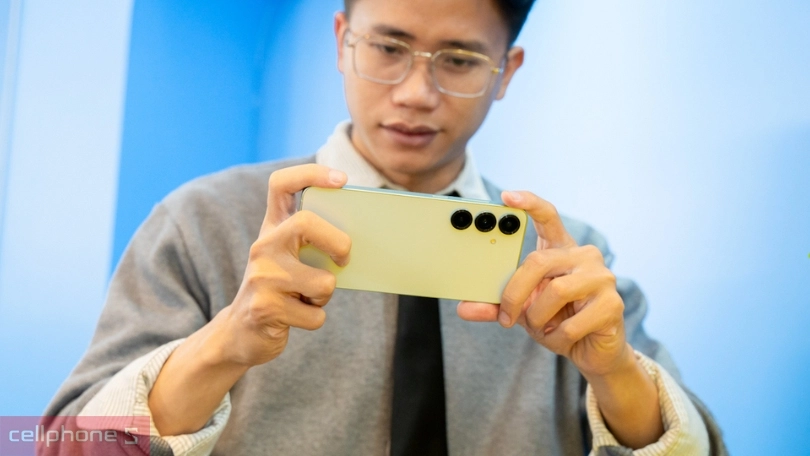 Điện thoại Samsung Galaxy S25 5G 12GB 256GB - cũ trầy xước giá rẻ, uy tín