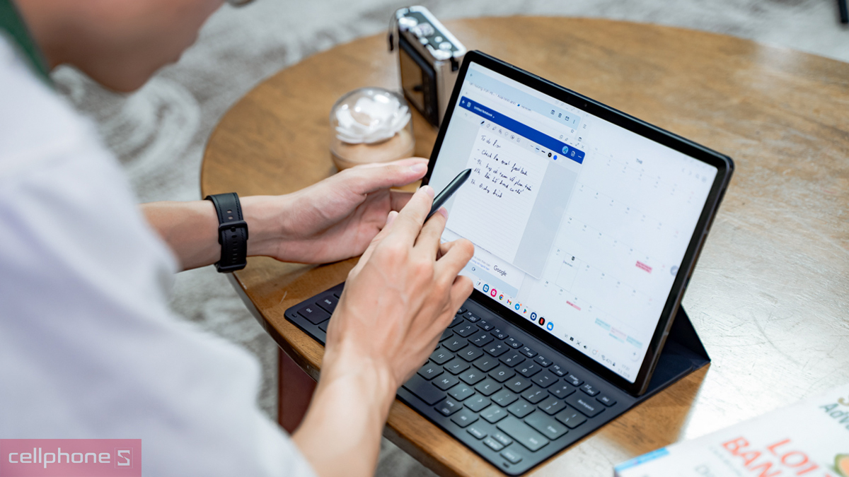 Samsung Galaxy Tab S9 Plus cũ với màn hình 12.4 inch rộng rãi