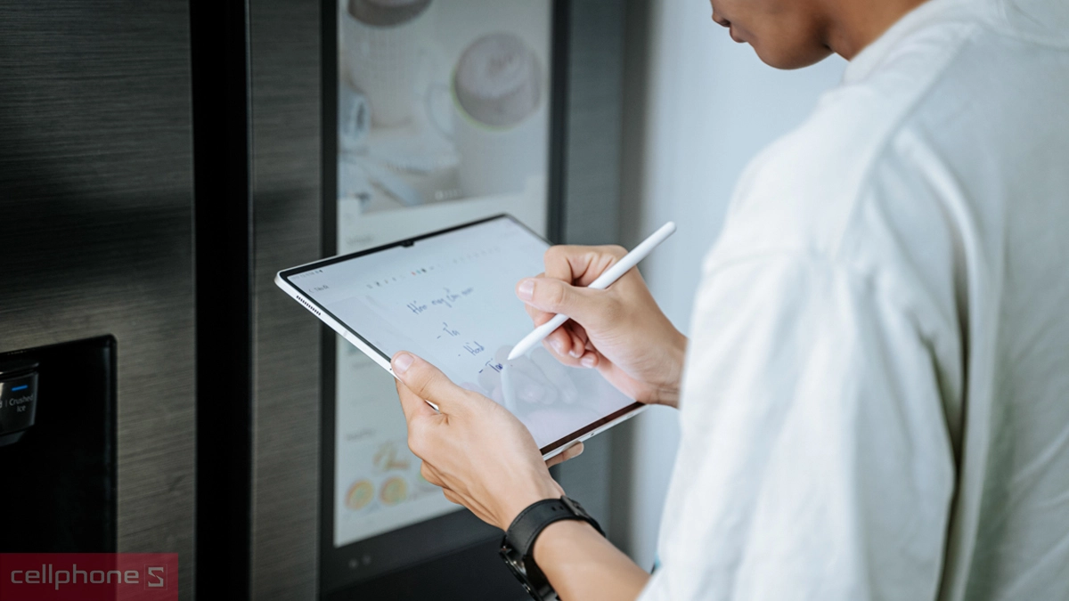 Samsung Tab S9 cũ hỗ trợ S Pen tiện lợi cho ghi chú và viết vẽ