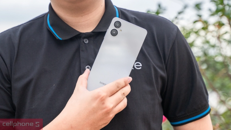 điện thoại Samsung A06 cũ xước cấn