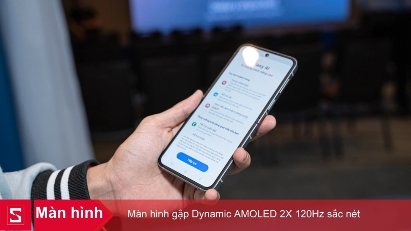 Màn hình gập Dynamic AMOLED 2X 120Hz sắc nét