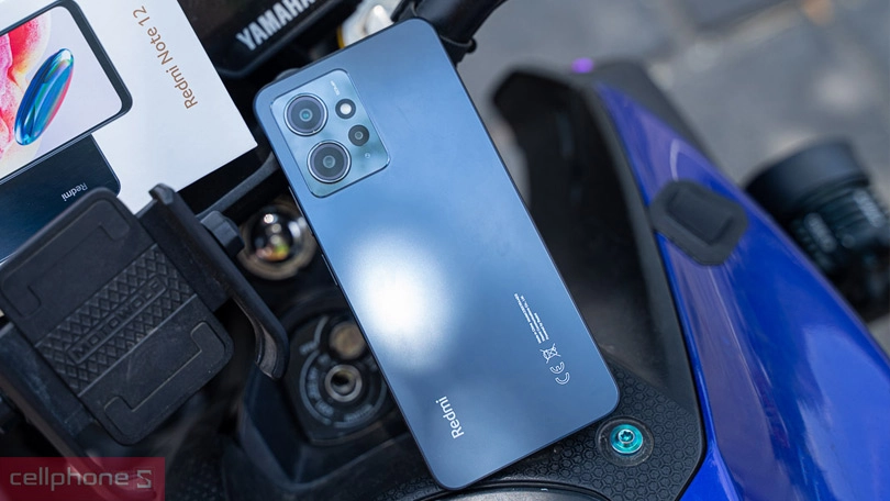 Thiết kế của Xiaomi Redmi Note 12 cũ trầy xước