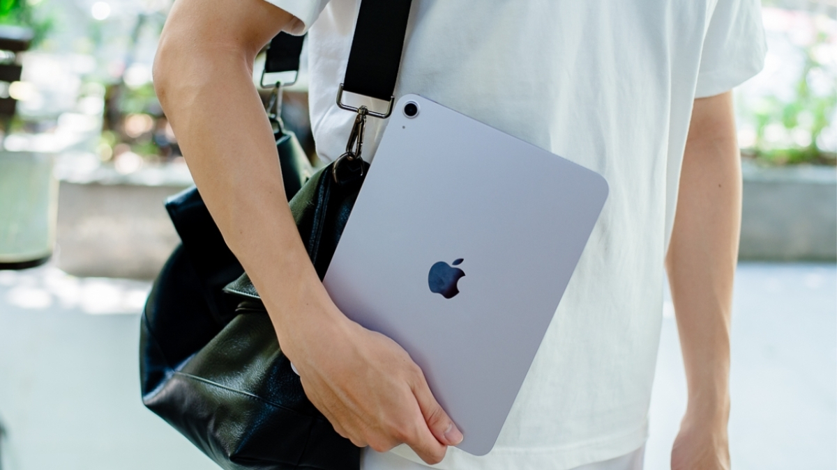 iPad Air M4 cũ được kiểm tra kỹ trước khi bàn giao tại CellphoneS