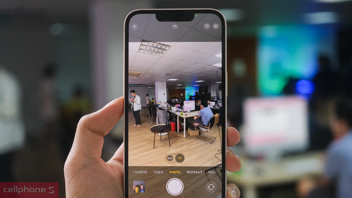 iPhone 13 2 Sim cũ đẹp vẫn sở hữu camera trước và camera sau có độ phân giải 12MP