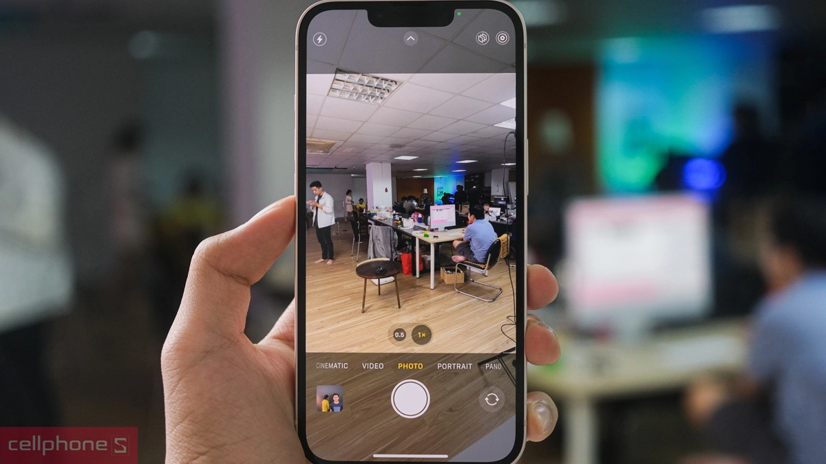 iPhone 13 256GB 2 sim cũ đẹp hỗ trợ quay phim, chụp ảnh siêu nét