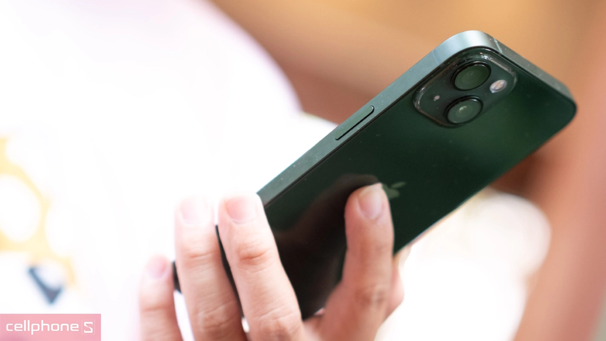 iPhone 13 256GB cũ trầy xước nhiếp ảnh ấn tượng