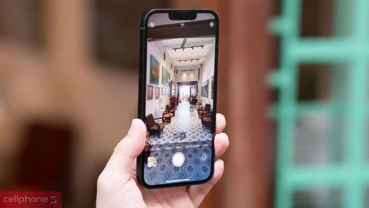 iPhone 13 256GB cũ trầy xước nhiếp ảnh ấn tượng