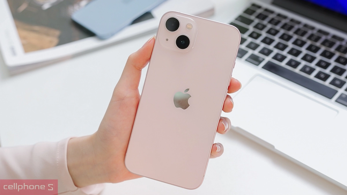 Hiệu năng ổn định từ chip Apple A15 và bộ nhớ 512GB siêu khủng