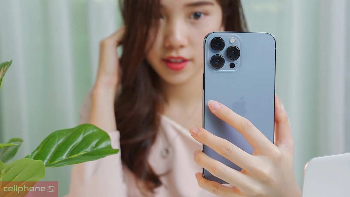 Chụp ảnh sắc nét với camera hiện đại của iPhone 13 Pro 1TB cũ trầy xước