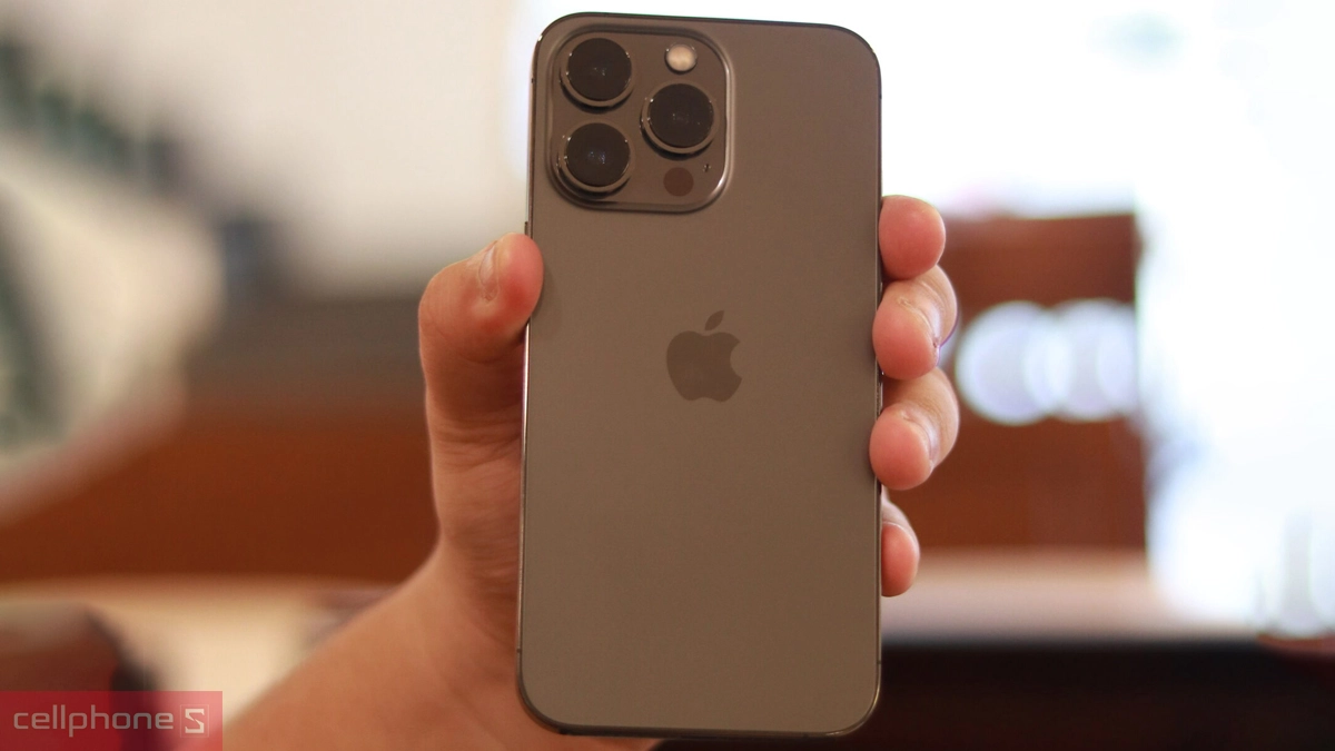 iPhone 13 Pro 256GB cũ trầy xước cung cấp thời lượng pin ấn tượng
