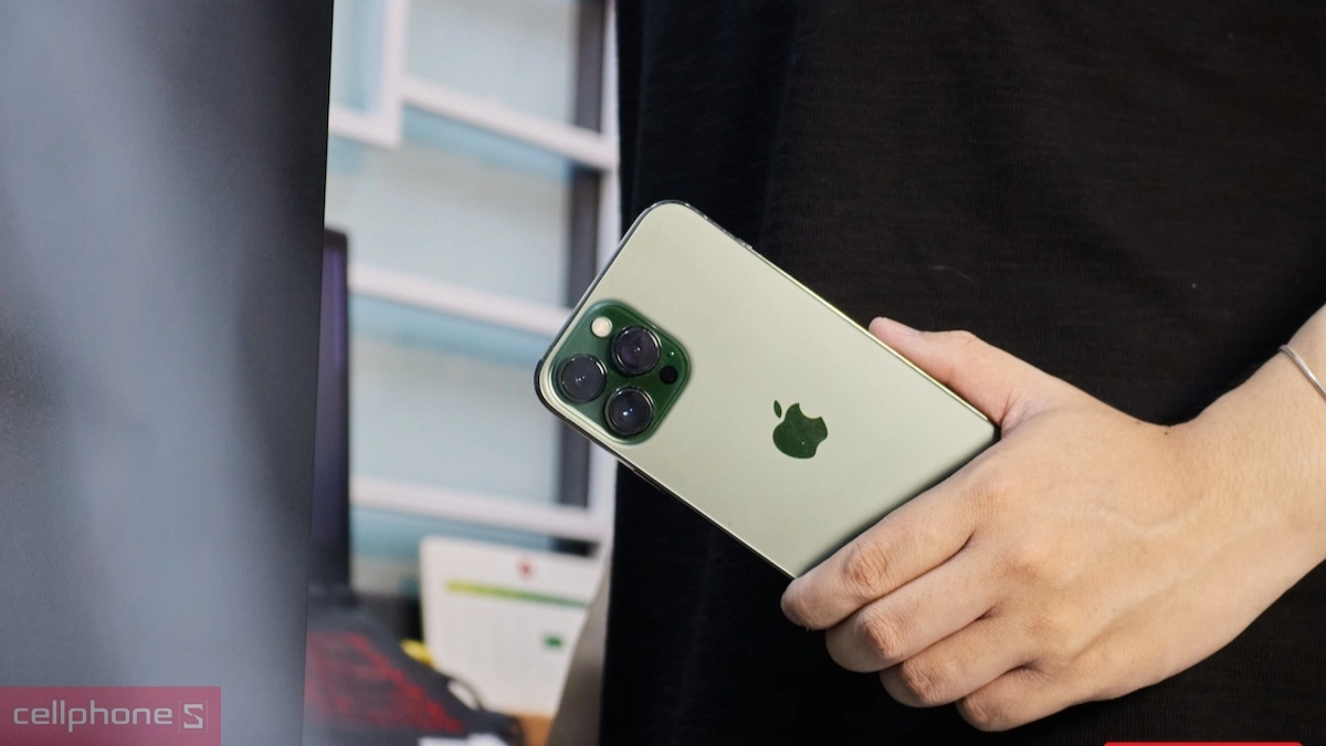 iPhone 13 Pro Max 256GB cũ xước cấn có hiệu năng siêu việt