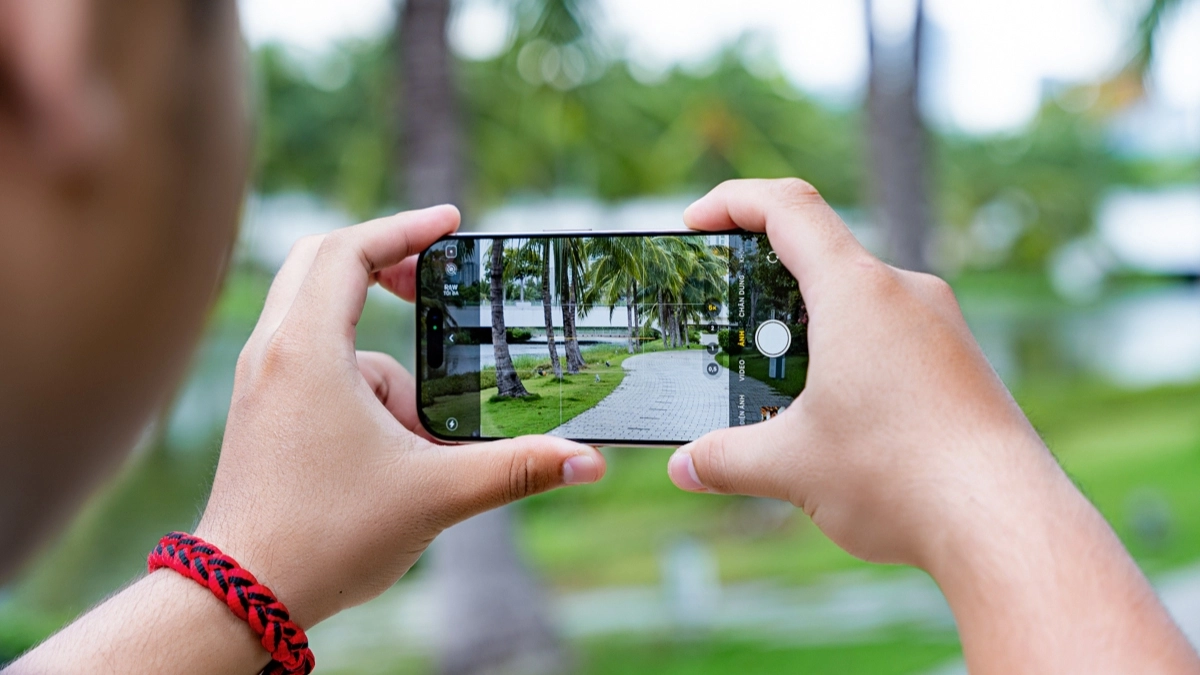 Kiểm tra Face ID, camera