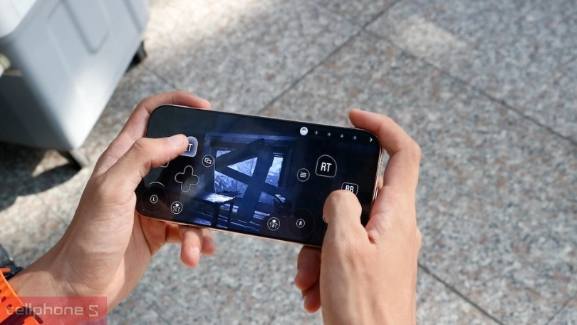 Màn hình 6.9 inch, góc nhìn rộng, hiển thị siêu nét