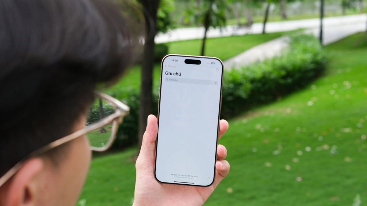 Tại sao nên mua máy 16 Pro Max cũ thay vì mới?