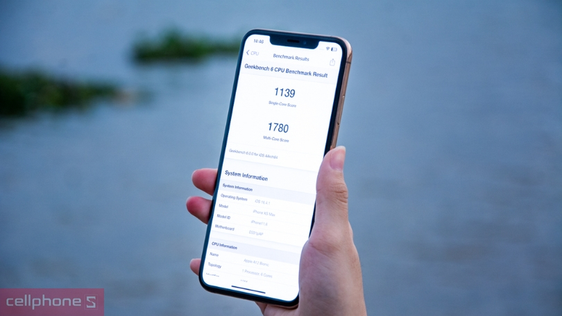 Apple iPhone XS Max cũ xước cấn
