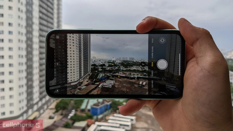Camera của iPhone 11 64GB cũ trầy xước
