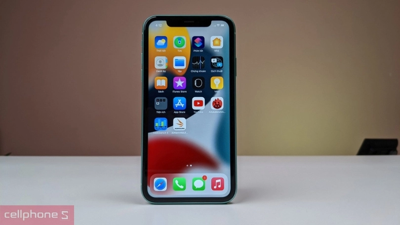 Màn hình, thiết kế của iPhone 11 64GB cũ trầy xước