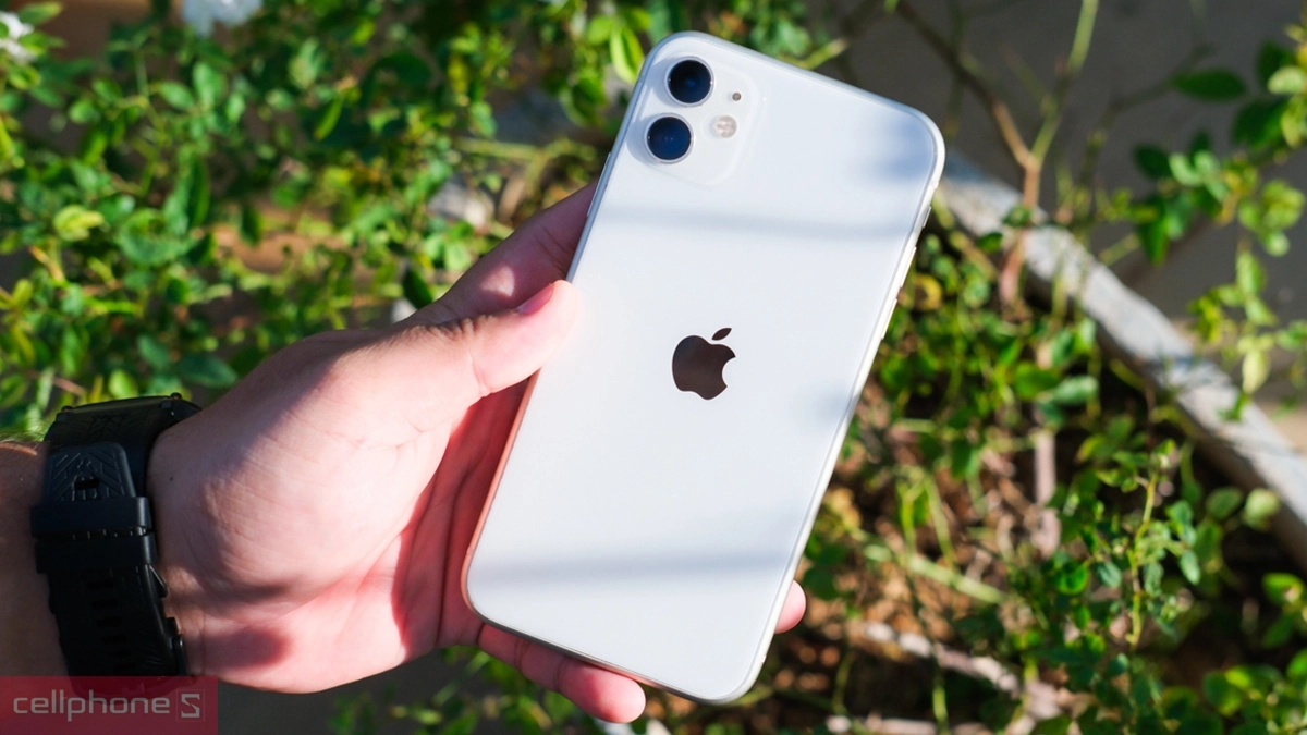 Ngoại hình iPhone 11 128GB 2 SIM cũ đẹp
