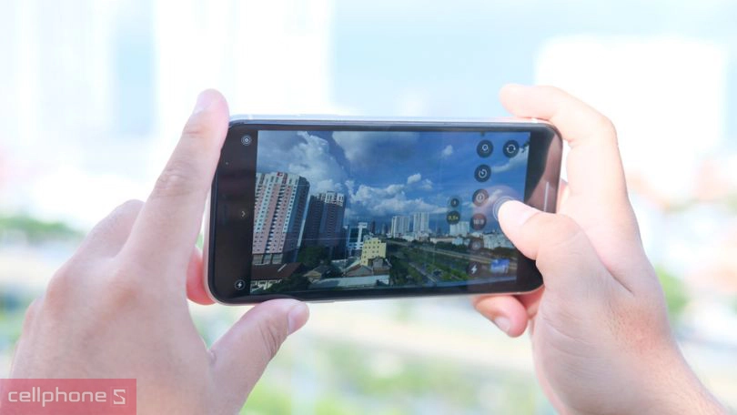 Camera và màn hình của iPhone 11 256GB cũ đẹp