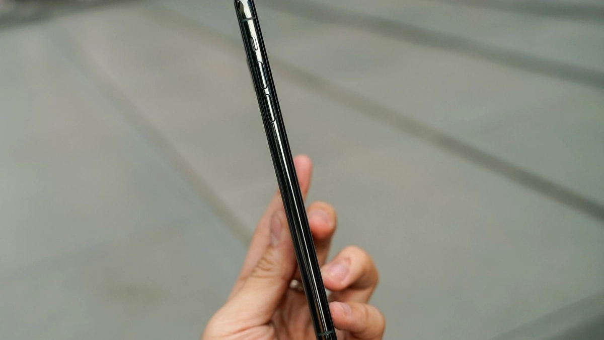 Kiểm tra ngoại hình iPhone 11 Pro Max cũ