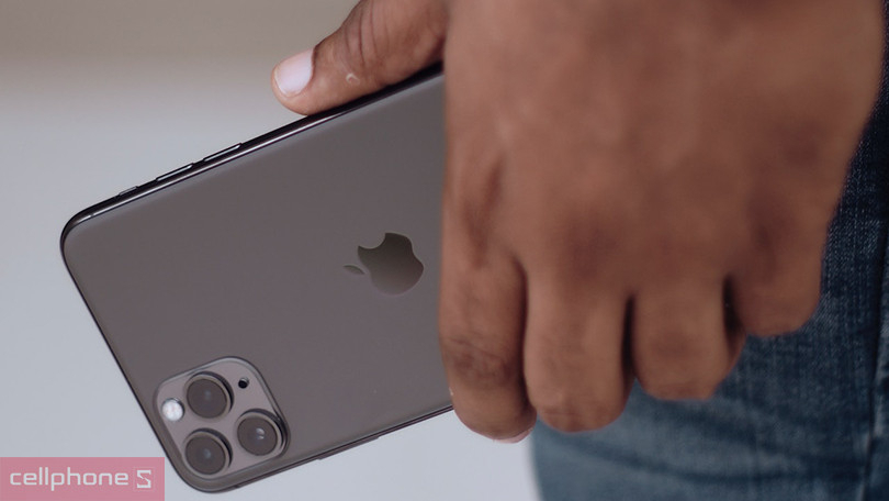 iPhone 11 Pro Max cũ xước cấn