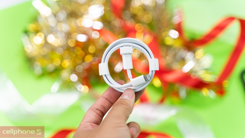 Hỗ trợ sạc nhanh 20W có dây, sạc không dây 15W