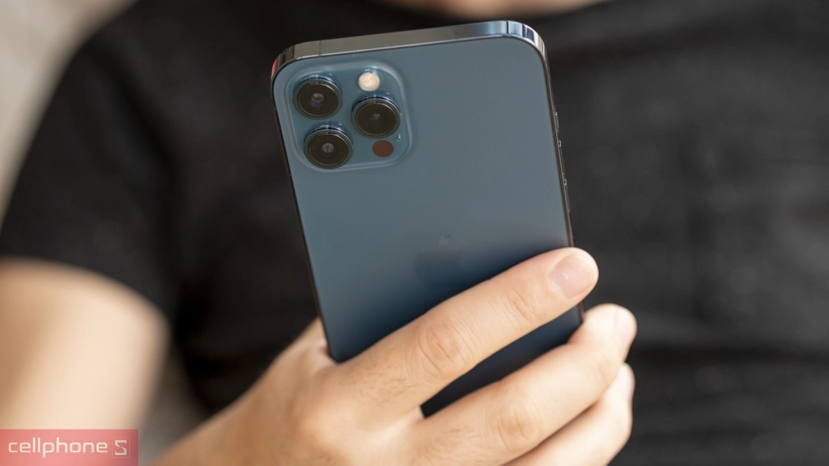 Camera iPhone 12 Pro Max 512GB cũ trầy xước vẫn chuyên nghiệp