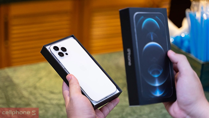 iPhone 12 Pro Max cũ trầy xước