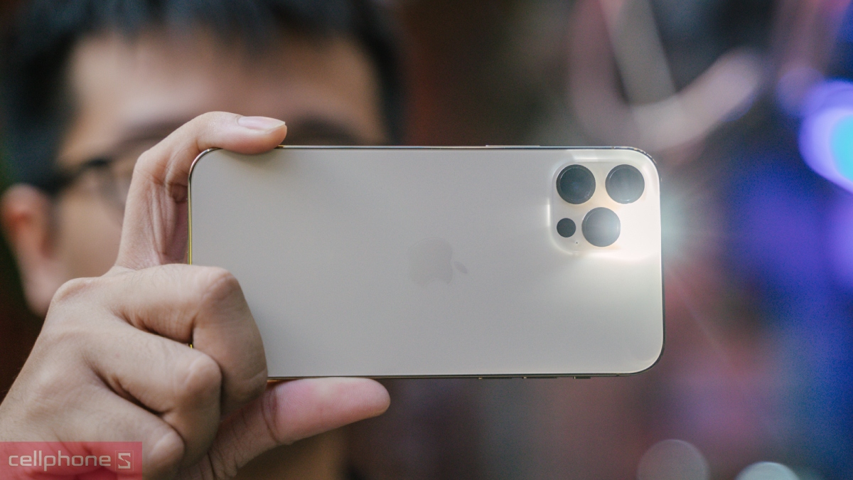 iPhone 12 Pro 256GB cũ đẹp với camera chuyên nghiệp quay phim chân thực