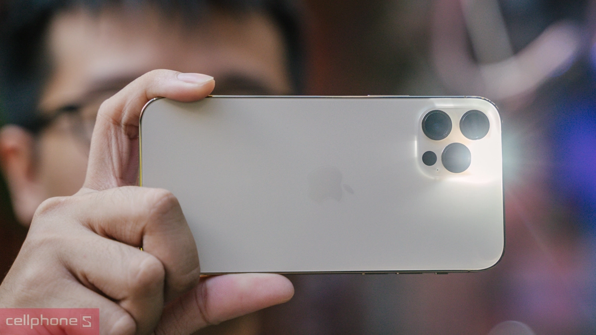 Camera và khả năng quay chụp của iPhone 12 Pro 128GB cũ trầy xước