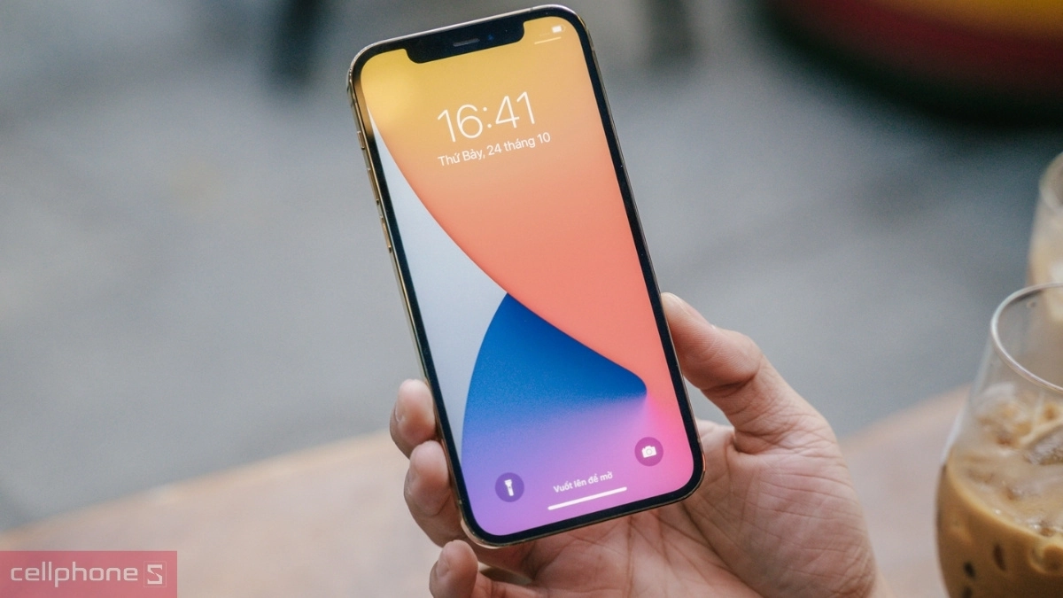 Dung lượng lưu trữ ấn tượng của iPhone 12 Pro 256GB cũ xước cấn