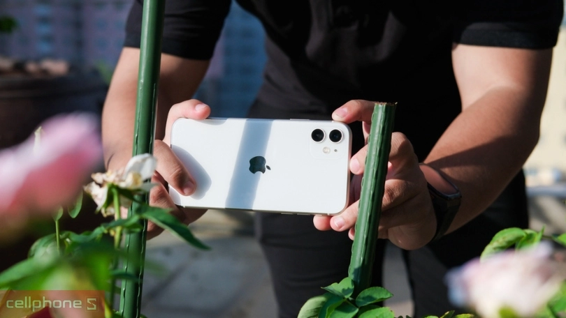 Thiết kế iPhone 11 64GB cũ xước cấn 