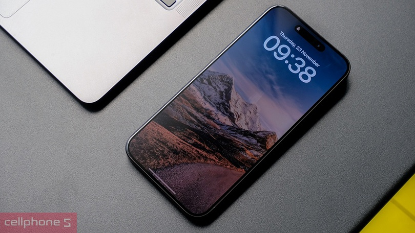 iPhone 15 Pro Max 256GB 2 SIM cũ xước cấn sở hữu cụm ống kính đẳng cấp