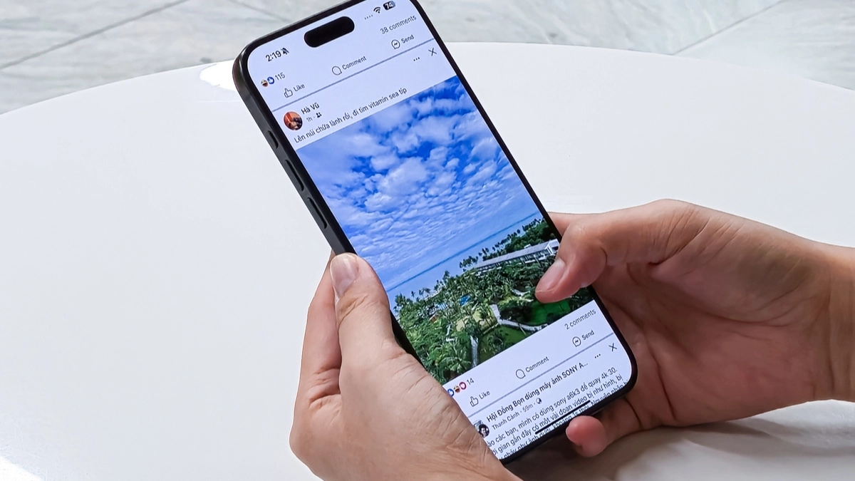 iPhone 15 Pro Max cũ trầy xước nhẹ