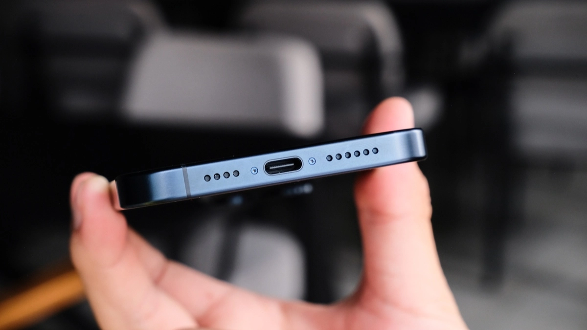 Cổng kết nối trên iPhone 15 Pro Max cũ