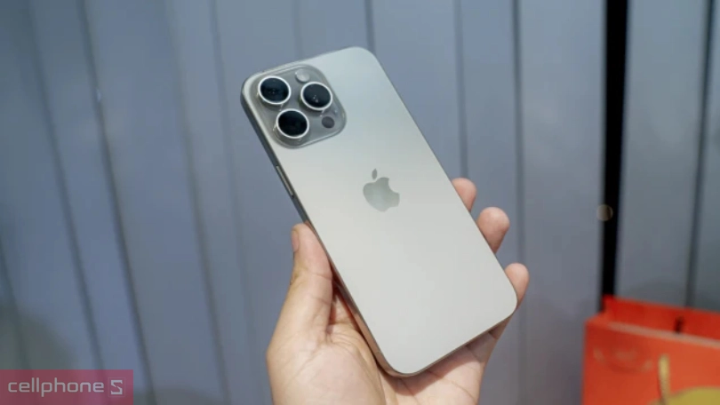iPhone 15 Pro Max cũ xước cấn