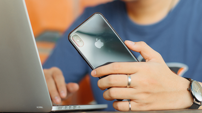 Về pin và Face ID