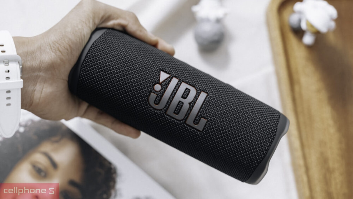 Thiết kế vỏ thùng loa JBL giúp hạn chế hư hỏng.