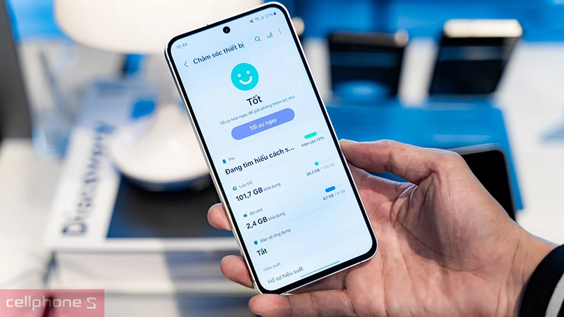 liểm tra hiệu năng máy Samsung đời cũ trước khi mua
