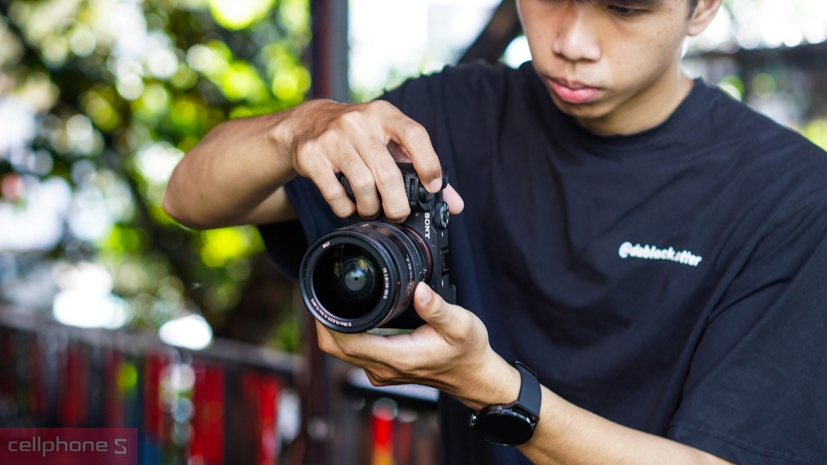 Máy ảnh Sony đã qua sử dụng dành cho dân chuyên