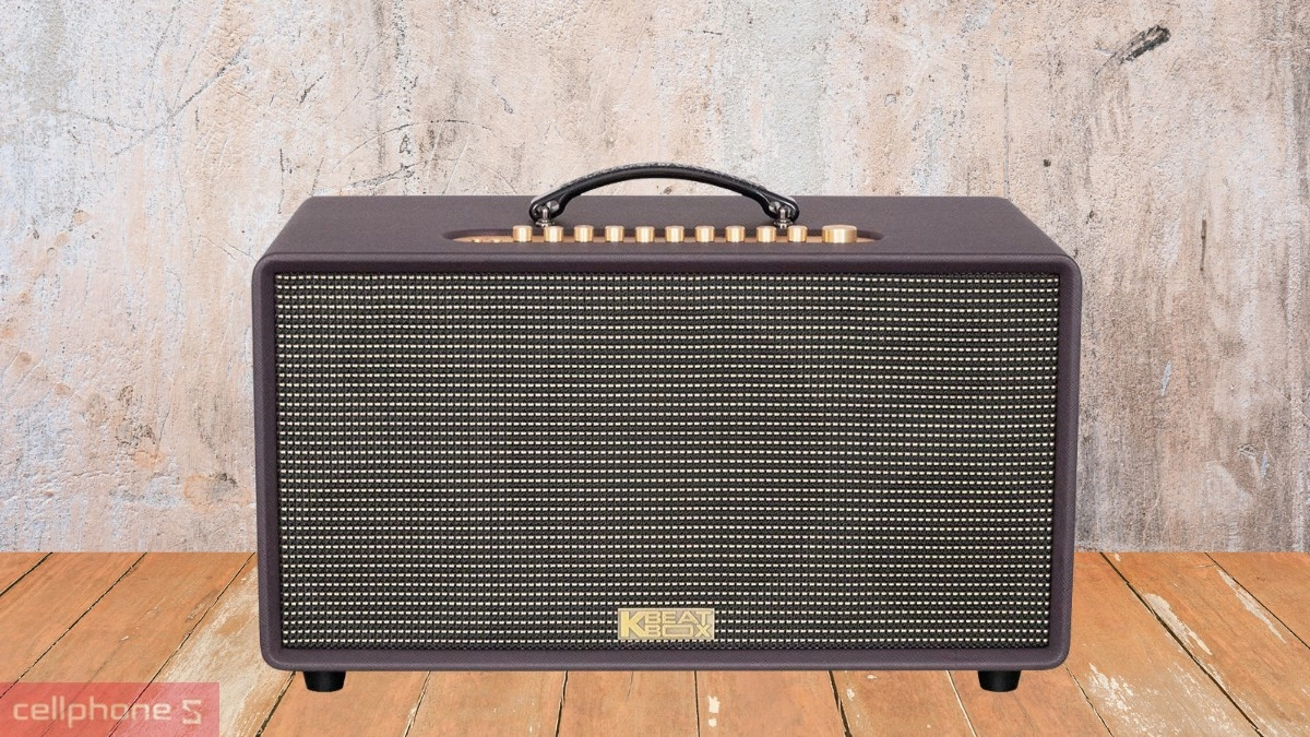 Hát karaoke suốt nhiều giờ