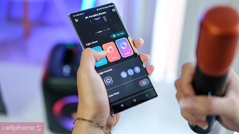 Bùng nổ sắc màu, mãn nhãn với màn trình diễn ánh sáng