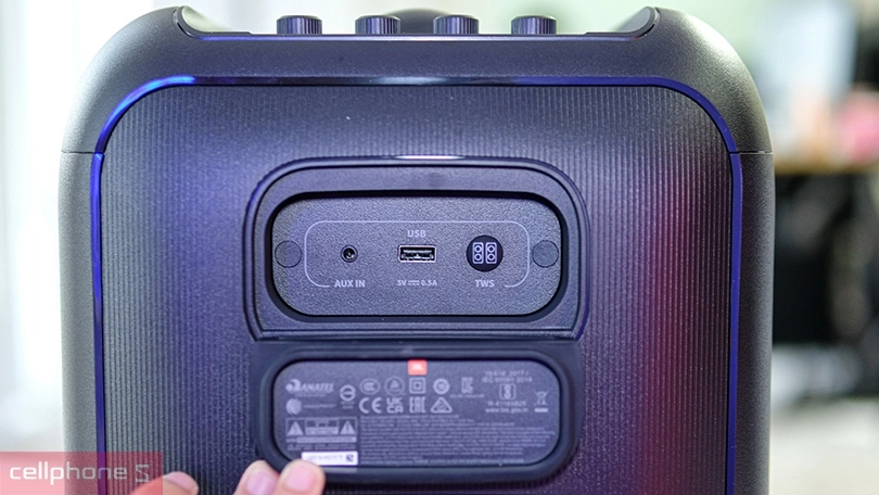 Bùng nổ sắc màu, mãn nhãn với màn trình diễn ánh sáng