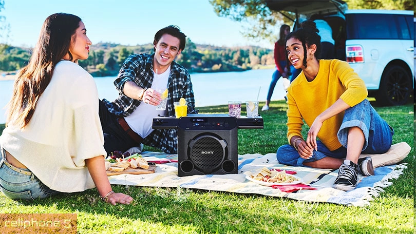 Âm thanh lớn với hai loa tweeter, chức năng tăng cường dải trầm Mega Bass